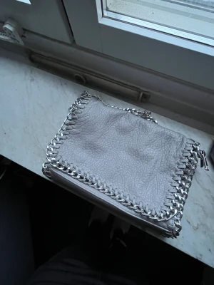 Väska - Buda från 50kr❣️ Inte använt så mycket och säljer den för att jag inte använder den!