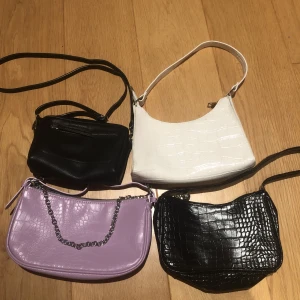 Väskor - Säljer alla dessa 4 väskor för 120 kr!😻 Kom privat om du har frågor eller vill ha mer bilder!❤️