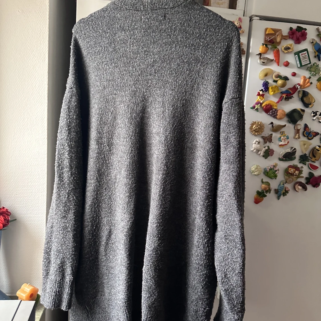 Grå kofta med knappar  - 91