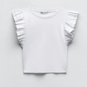 Zara volang topp - Vit zara topp använd ca 2 gånger. I fint skick 