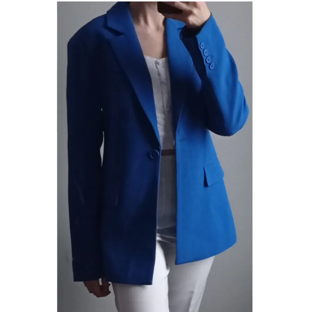 New dark blue blazer, never worn A little broad on the shoulders  Original price 699 SEK. Kostymer.
