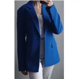 New dark blue blazer, never worn A little broad on the shoulders  Original price 699 SEK