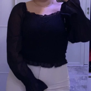 Svart blus - Helt ny svart blus från varo moda i storlek M.