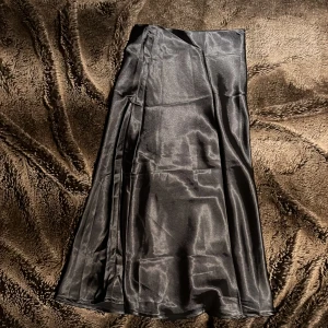 Silkeskjol - Ny! Prislapp kvar 