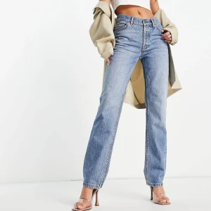 Jeans - Blåa jeans från asos. Aldrig använda. Mid waist. Skriv för fler bilder. Pris går att diskutera 