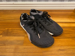 Adidas träningsskor - Svarta träningsskor från Adidas, crazytrain boost. Knappt använda.