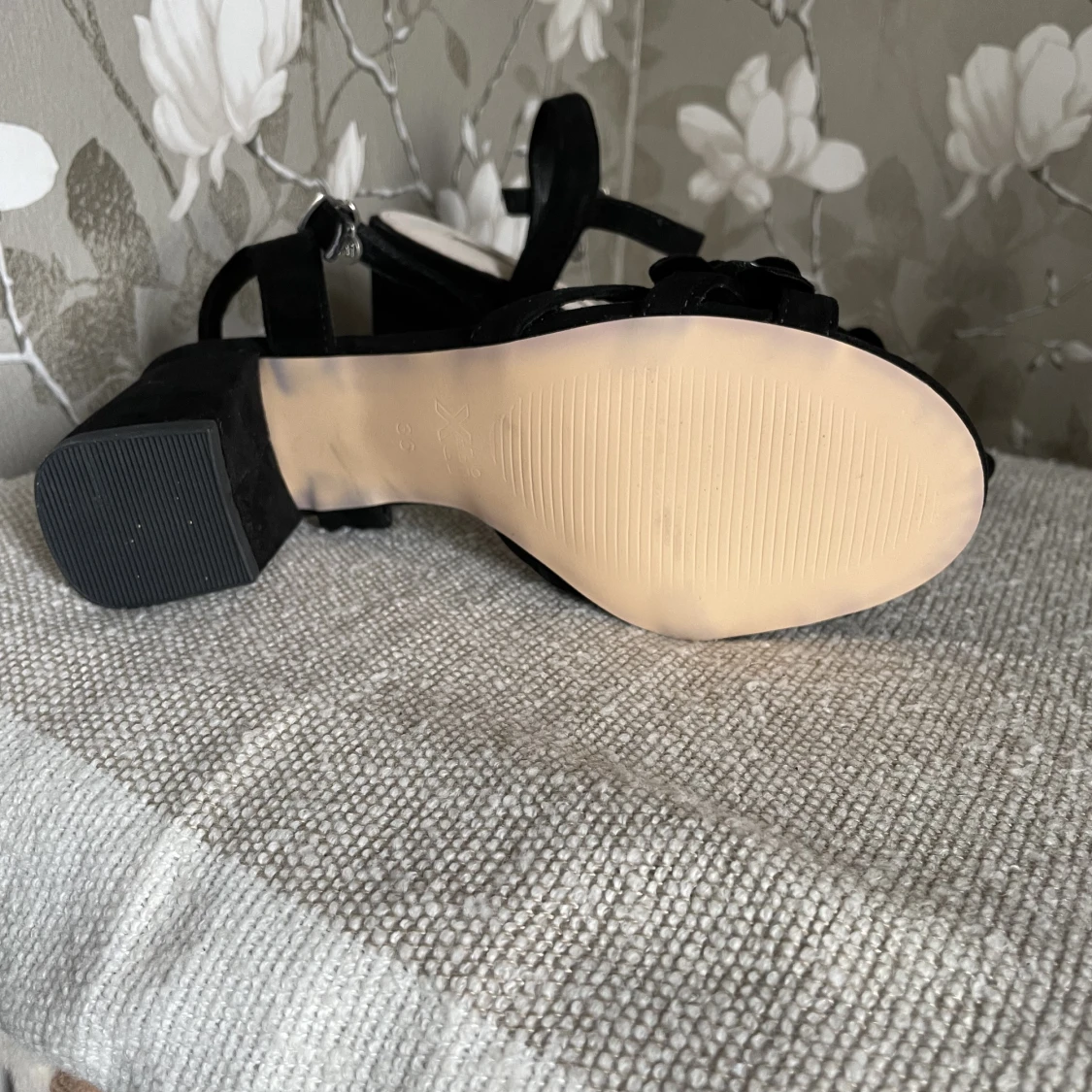 Oanvända klackskor  - 91