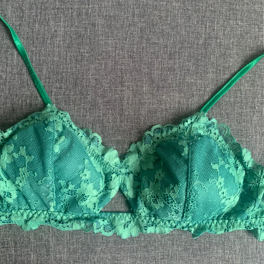 Gorgeous Green Lace Braellete  From Mint and Spindle Designer. Övrigt.