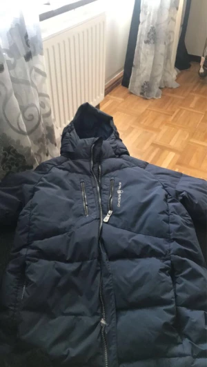 Sail racing jacka  - Strl S i dam modell  Fickorna går ej stänga  