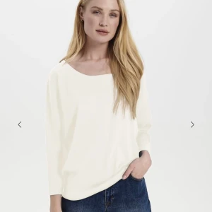 Saint tropez tröjor - Säljer två st tröjor från saint tropez för 200kr tillsammans, tröjorna är väldigt snygga och inspirerade av Stockholmsstilen, ena tröjan är xs och ena är s. Priset kan diskuteras! Nypriset på båda var 300kr styck❤️