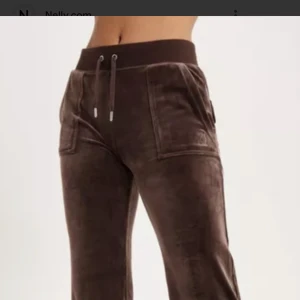 bruna juicy  - säljer mina bruna juicybyxor, nyskick använda endast några gånger💞💞