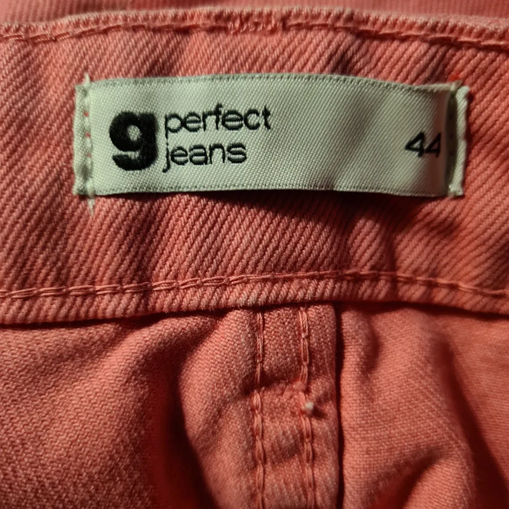 Råsnygga rosa jeans från Gina Tricot. Strl 44 men små i storleken.. Jeans & Byxor.