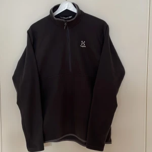 Haglöfs fleecetröja  - Lätt fleecetröja, half zip. Regular fit. Oanvänd.