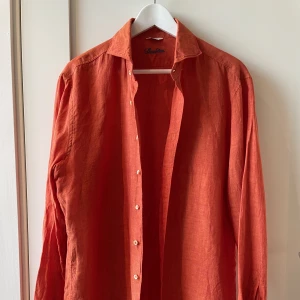 Linneskjorta Stenströms XL - Linneskjorta i nyskick från Stenströms. Använd endast 3 gånger. Nypris 1499 kr. 