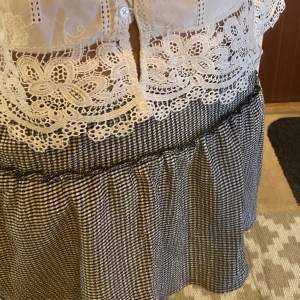 Jätte söt kjol från zara med inbyggda shorts💘inte så använd