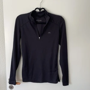 Underställ tröja - Storlek 36/38 men passar 36 bäst! 