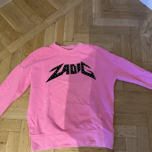Zadig tröja  - Jag säljer denna fina Zadig tröja som jag köpte väldigt längesedan men använt den sparsamt och inte ofta💗 budgivning börjar på 400