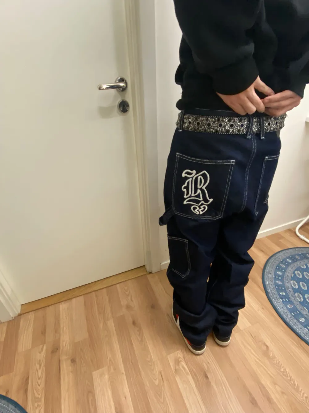 FSBN byxor använda bara 2 gånger då dem passade inte mig som jag trodde.  FSBN Baggy fit 29/32 Mörk blå Jeans. Jeans & Byxor.
