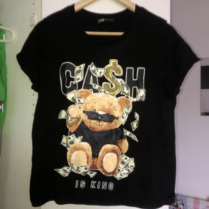 Tshirt  - Svart tshirt  ✨Bra skick✨