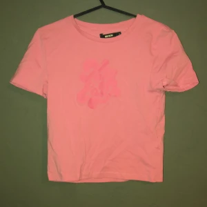 T-shirt  - Storlek s, använt en gång nytt 