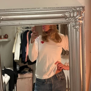 Så fin långärmad tröja från PLAY - Fin tröja nästan aldrig använd, säljer pågrund av förliten. Finns en miss färgning på armen men som ej syns när man bär den ❣️