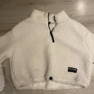 Teddy tröja - Croppad tröja som du kan dra åt i midjan 