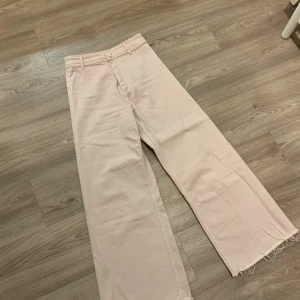 Rosa jeans - Rosa jeans från zara, använt sällan