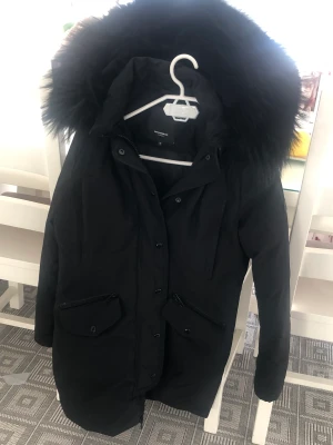 Rockandblue Sweden  - Riktigt varm jacka m äkta päls svart, nyskick