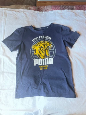 puma tshirt nyskick - säljer då det inte är min stil och lite litet för mig💕