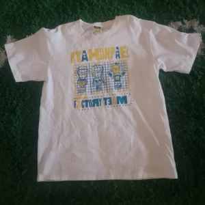 Bape T-shirt  - Bape vit factory team tshirt i XL, passar som L  