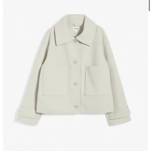 Kappa - Kollar intresset på denna superfina och eftertraktade kappa från Kappahl som är slutsåld💞 endast använd tre gånger så som ny