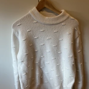 Stickad tröja  - Storlek small