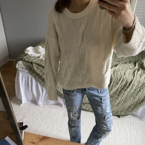 Stickad tröja - Från & other stories lite nopprig därav priset