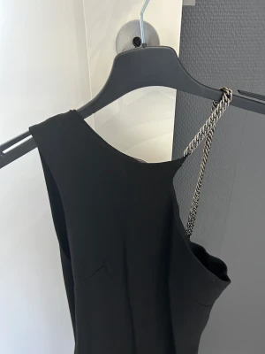 Festklänning - Klänning från topshop aldrig använd. Snygg och modern plus stretchiga tygg. 