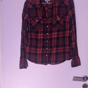 Skjorta rutig  -  rutig tryck knapp skjorta