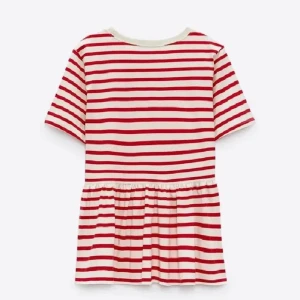 Söt volang zara topp - Säljer dessa söta randiga volang toppar från zara i stl. M dem är spartsamt använda. Säljer båda för 100kr 