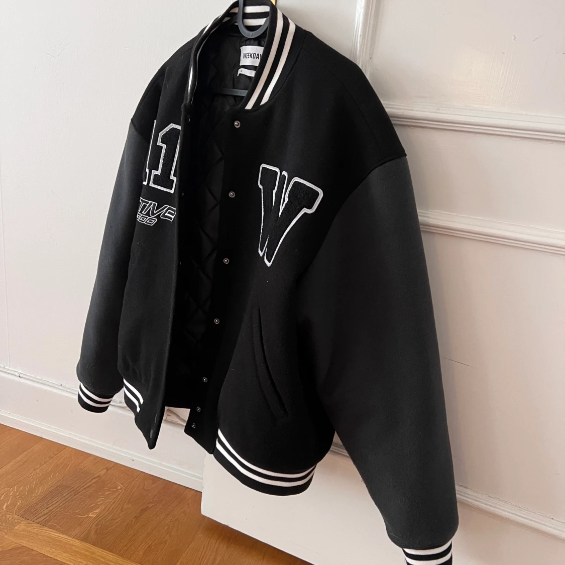 Collegejacka från Weekday - 90