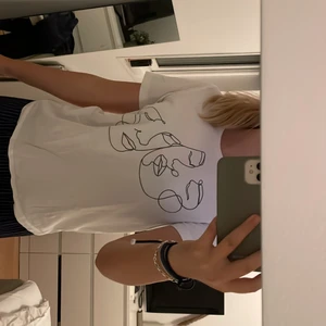 T-shirt  - T-shirt från even&odd knappt använd 