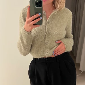 Kofta från Zara - Kofta från Zara i superskönt material. Storlek S.