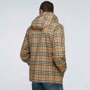 Burberry Jacket - Har haft den i nån månad är som helt ny och pricet kan diskuteras.