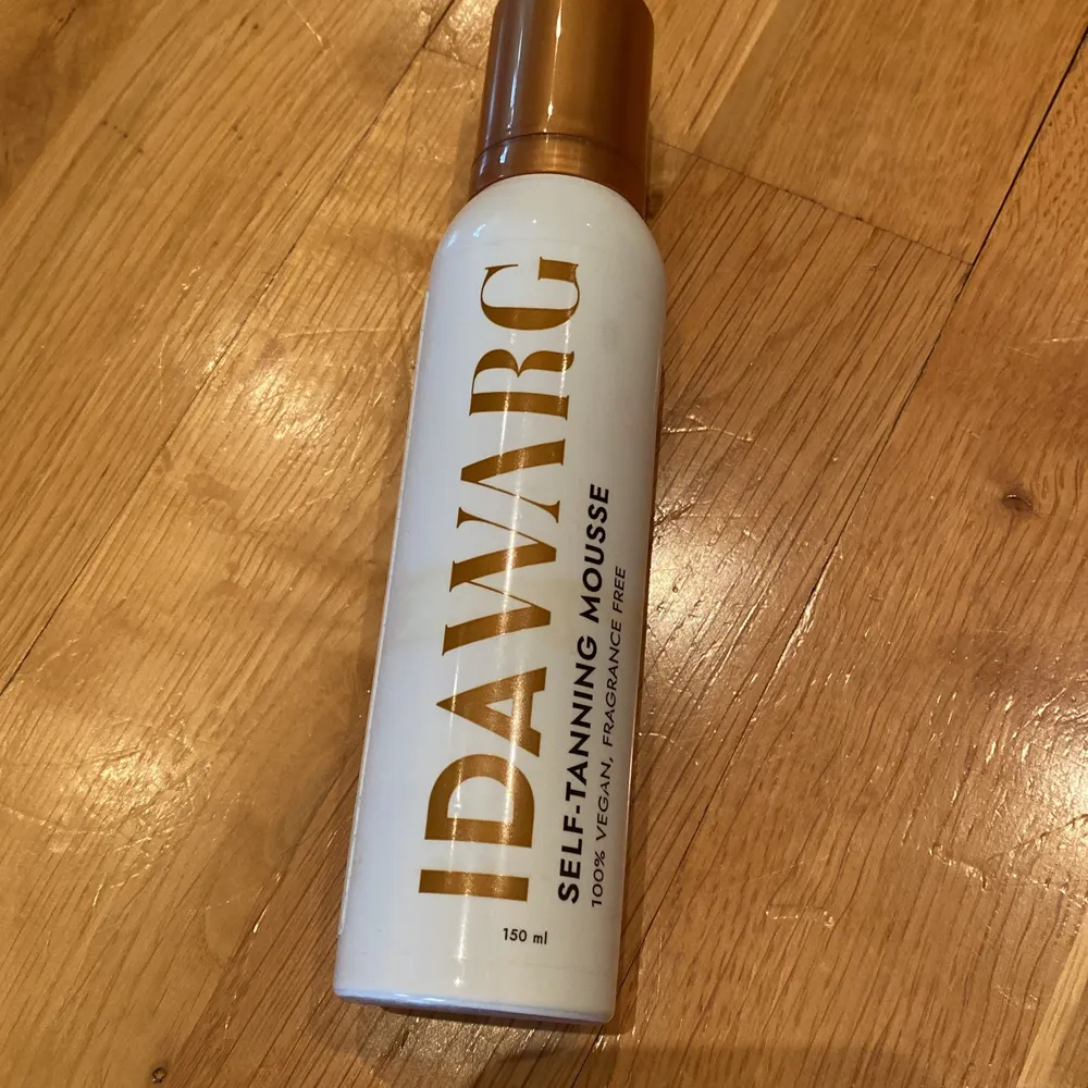 Self tanning Mousse från Ida Warg, testat på en arm, annars som helt ny. Light-Medium. Fin färg men passade tyvärr inte mig. . Övrigt.