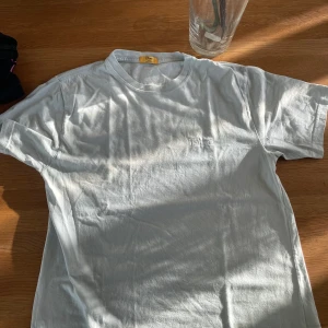Dime T-shirt - Hej säljer nu min Dime t-shirt för att den inte kommer till användning, knappt använd hör av dig för fler frågor/bilder