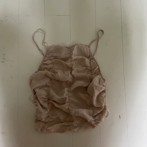 Topp zara - Söt topp som sitter mycket bättre på än den är på bilden, dm för bild på. 