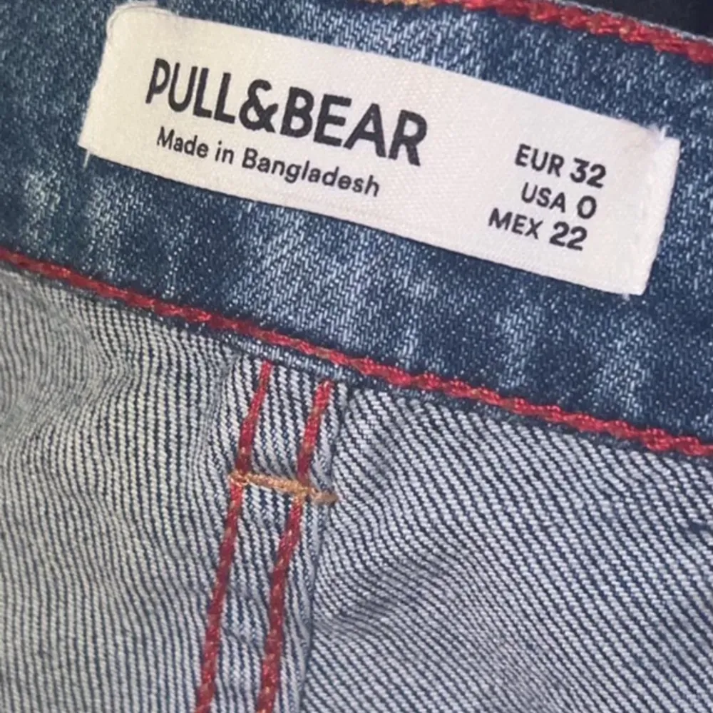 Jätte snygga jeans från pull&bear, har aldrig använt . Jeans & Byxor.