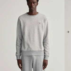 Sweatshirt  - Grå sweatshirt ifrån gant i storlek 176