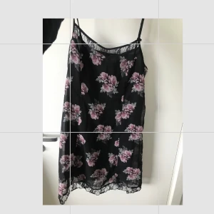 H&M klänning  - Lovely dress that I have to sell because it’s too small for me:( 