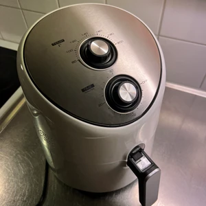 Luftfritös - Säljer en luftfritös i nyskick använd 2 gånger och har inte kommit till någon användning. Möts endast upp.