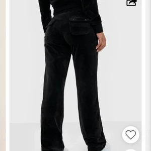 Juicy couture - Jag säljer mina juicy couture byxor i färgen svart för 700 kr💕