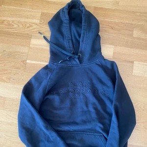 Peak performance hoodie - Säljer min väldigt sköna peak performance hoodie. Andvänd fåtal gånger 