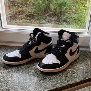 Jordan 1 Black and white  - Säljer mina Jordans eftersom att de inte används, i väldigt fint skick. Går att pruta☺️